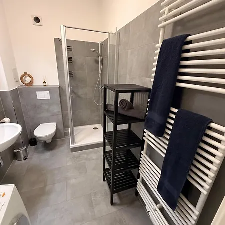 2-raum Mit Kueche, Waschmaschine, Tv & Wlan Apartment